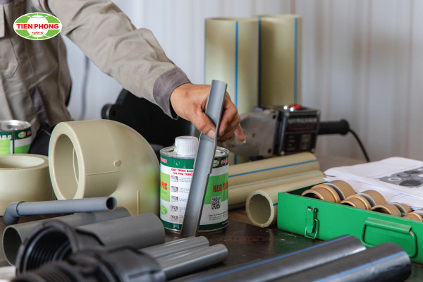Nối ống nhựa PVC-U Tiền Phong bằng keo dán chuyên dụng