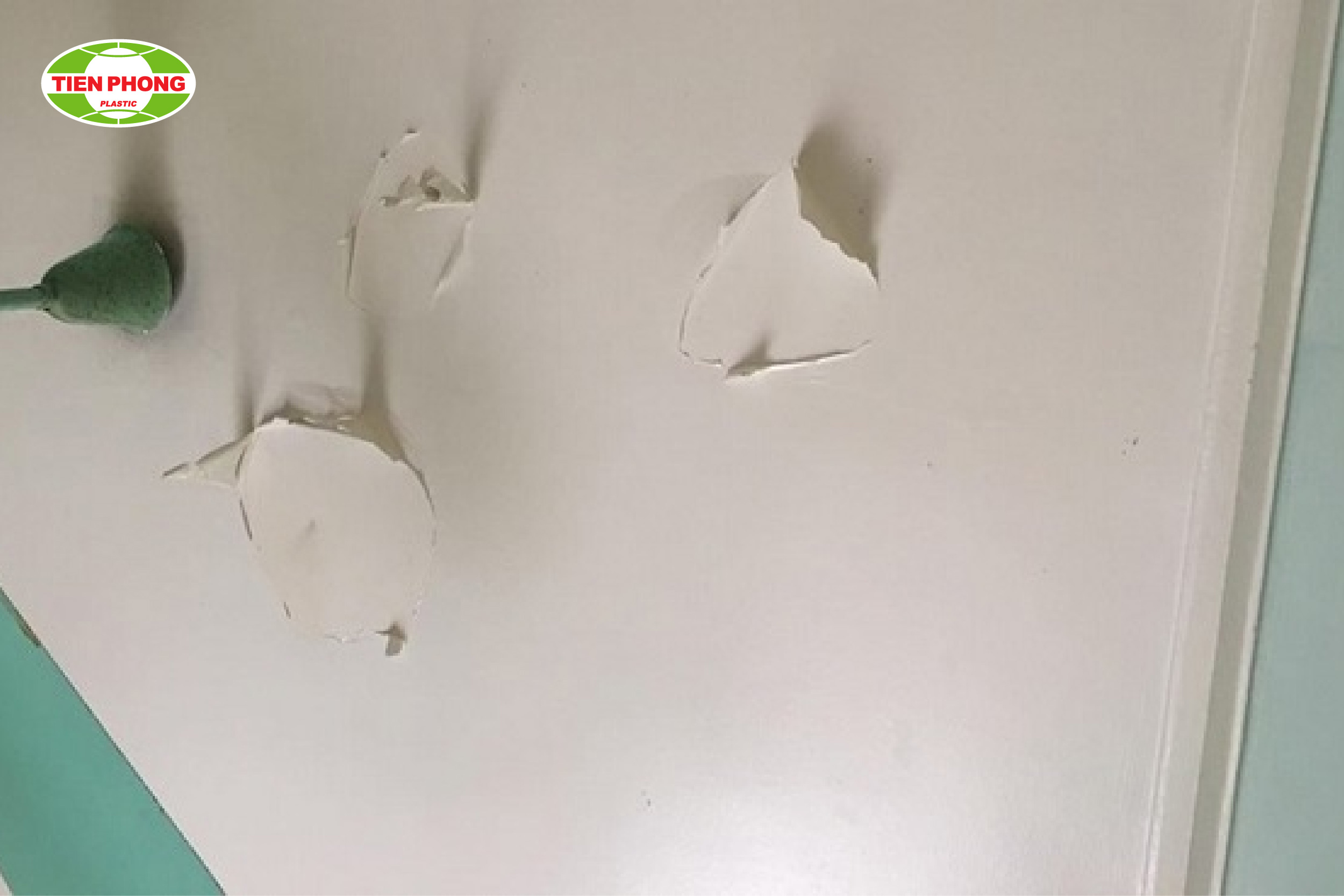 Dấu hiệu bong tróc trần nhà