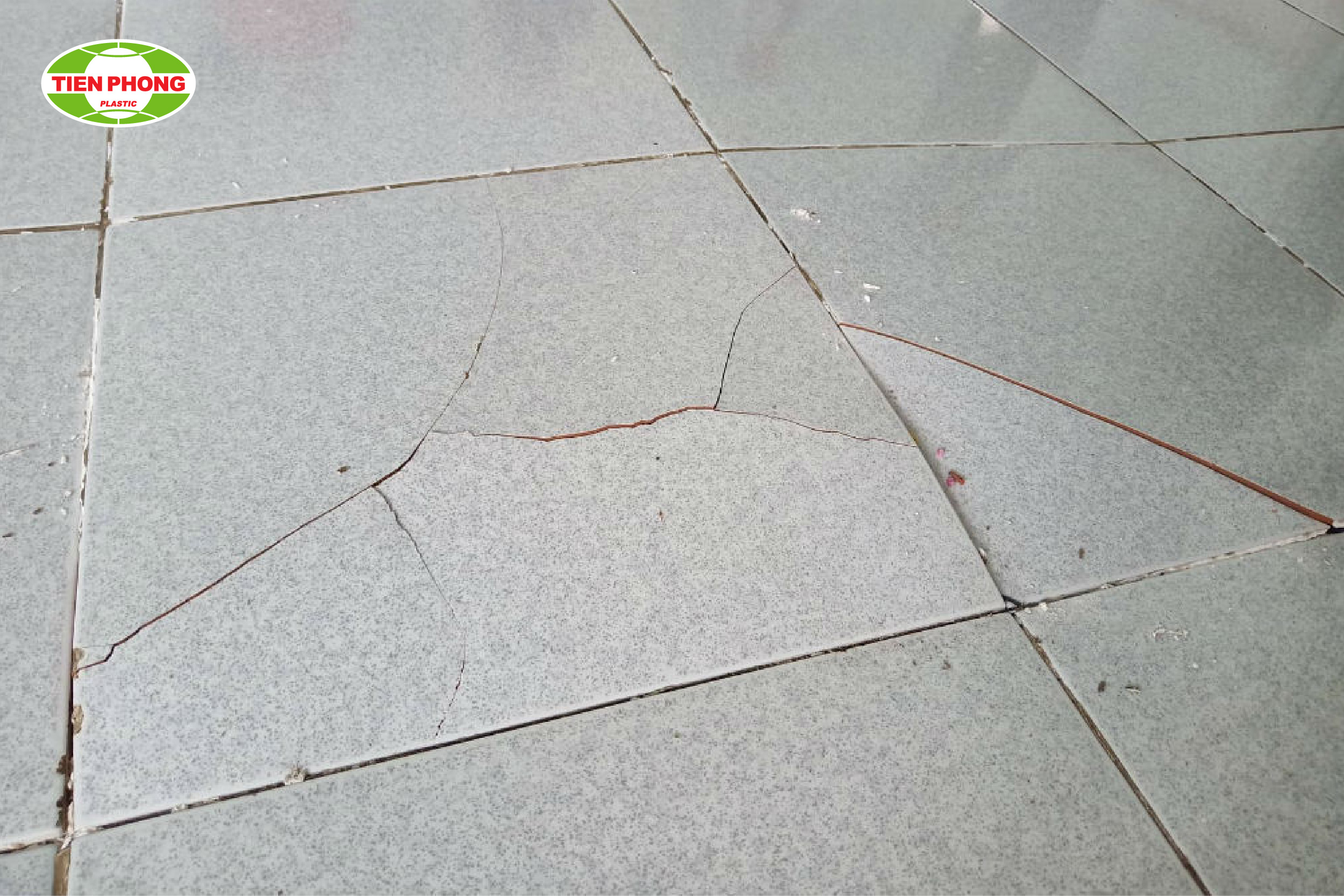 Sàn nhà vệ sinh bong tróc