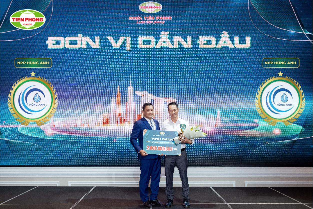 Giải đặc biệt cho nhà phân phối dẫn đầu hệ thống - Nhà phân phối Hùng Anh