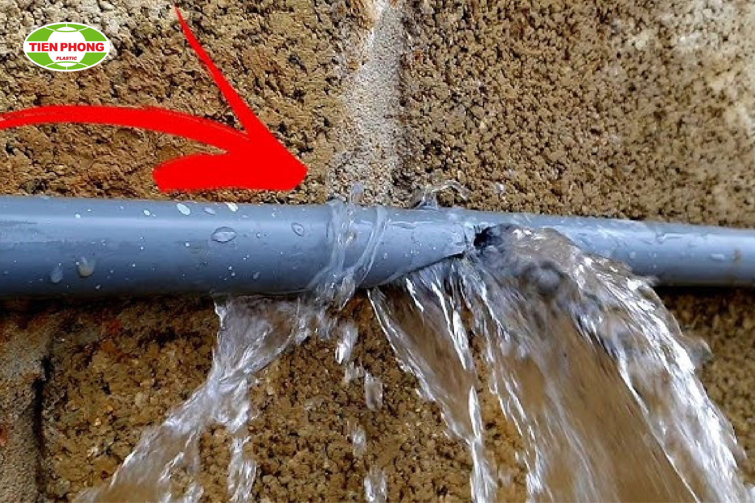 Ống nhựa hỏng gây thiệt hại cho công trình