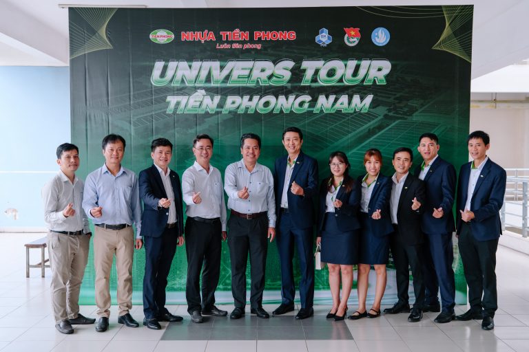 Univers Tour Tiền Phong Nam