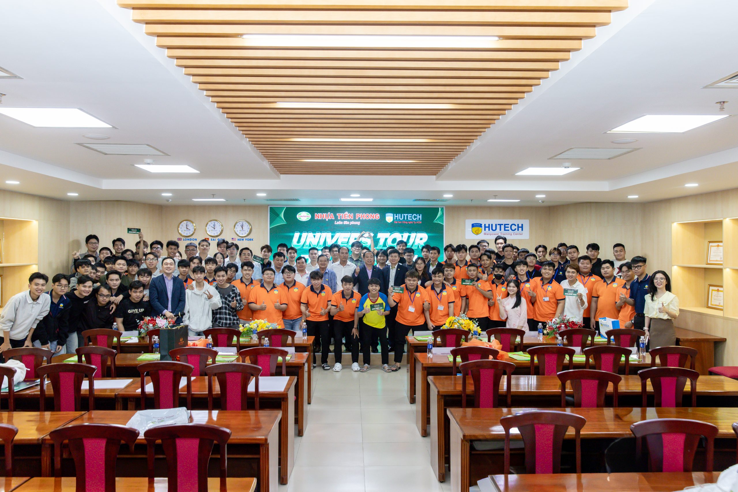 Univers Tour Tiền Phong Nam