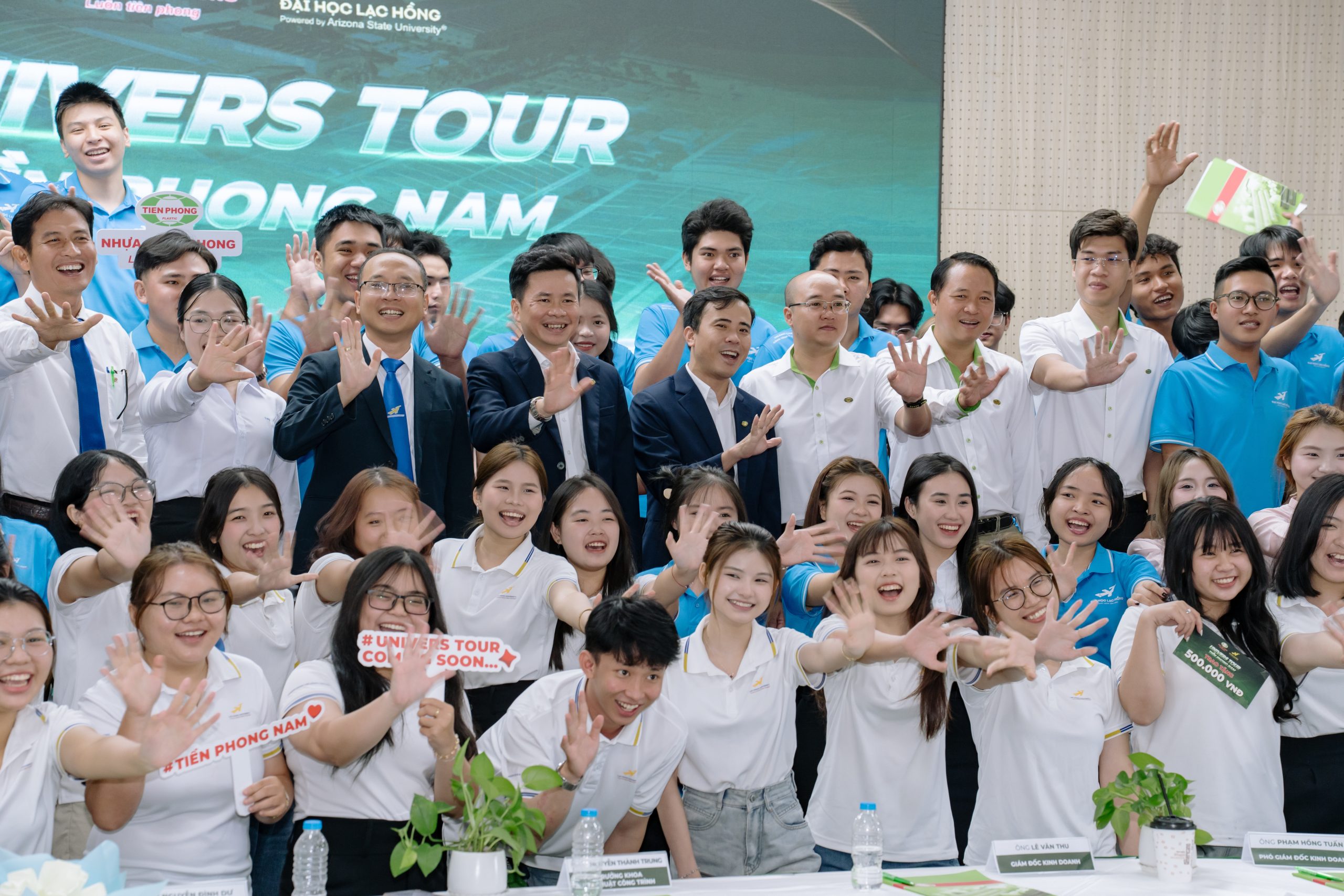 Univers Tour Tiền Phong Nam khép lại với những trải nghiệm học thuật đáng nhớ tại Trường Đại học Lạc Hồng.