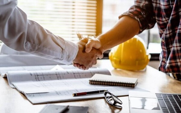 Tiến độ giao hàng ảnh hưởng trực tiếp đến toàn bộ công trình