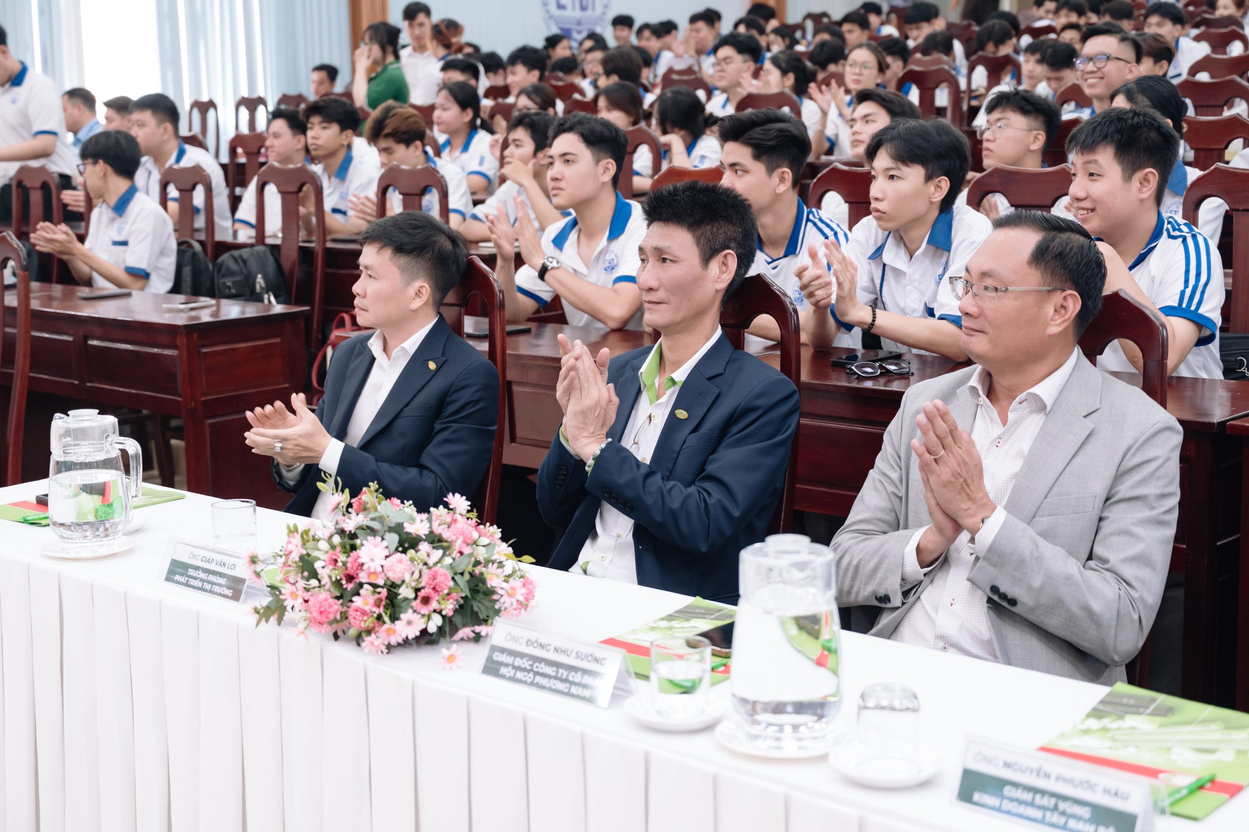 Đại diện Công ty Cổ phần Nhựa Thiếu niên Tiền Phong phía Nam cùng các đối tác đồng hành tham dự chương trình, góp phần kết nối doanh nghiệp với hoạt động đào tạo và phát triển nguồn nhân lực ngành xây dựng