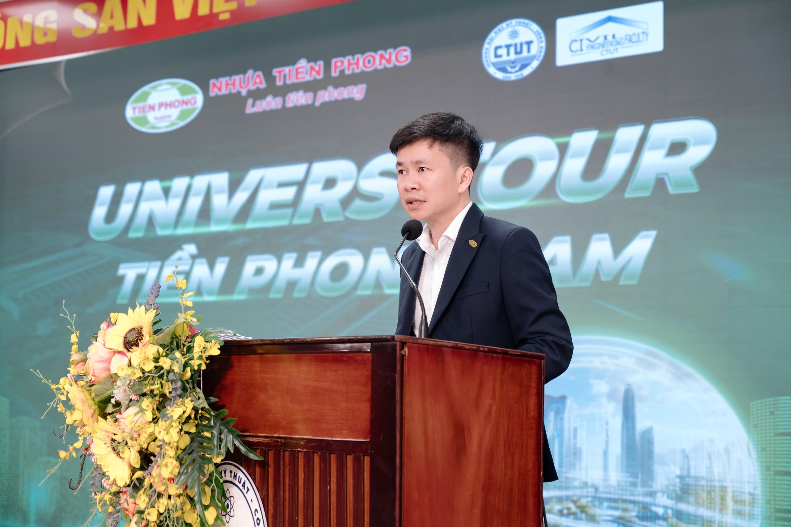 Phát biểu tại chương trình, ông Lê Văn Thu nhấn mạnh vai trò của việc kết nối doanh nghiệp với Nhà trường trong đào tạo nguồn nhân lực chất lượng cao.