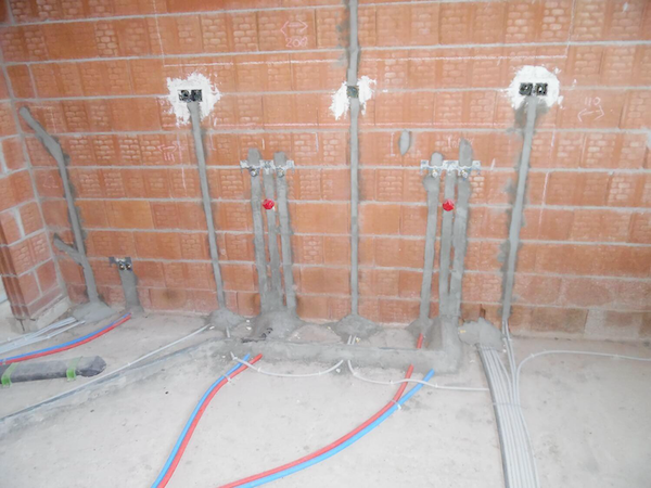 Khoảng cách đi ống điện và nước theo nguyên tắc kỹ thuật