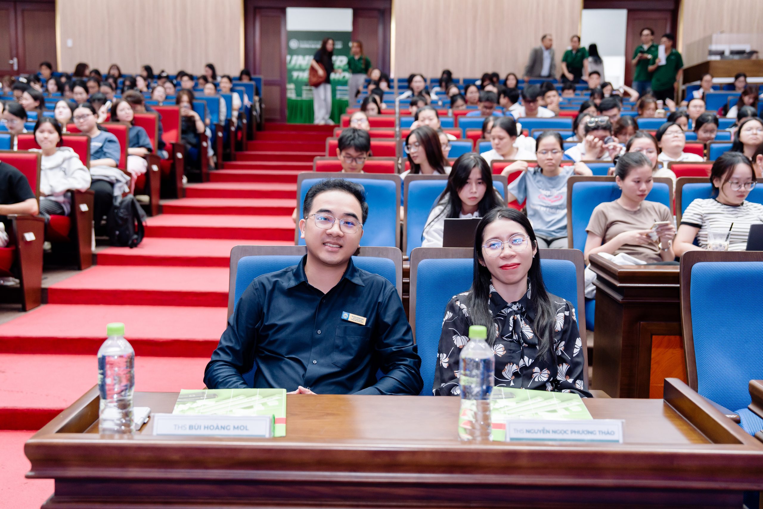 Đại diện Trường Đại học Kinh tế - Luật, Đại học Quốc gia TP.HCM tham dự chương trình Univers Tour Tiền Phong Nam.
