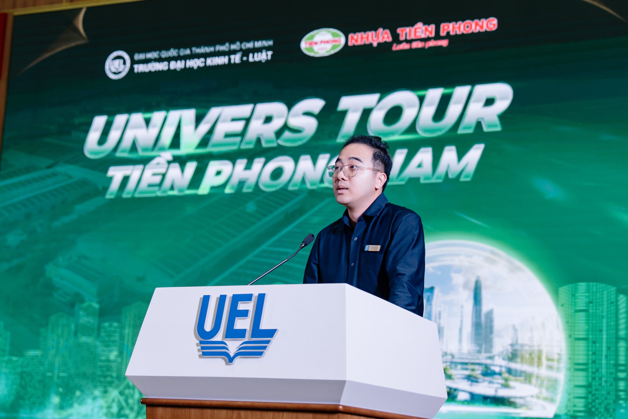 ThS. Bùi Hoàng Mol - Phó Trưởng phòng Hợp tác phát triển, Trường Đại học Kinh tế - Luật phát biểu khai mạc chương trình.