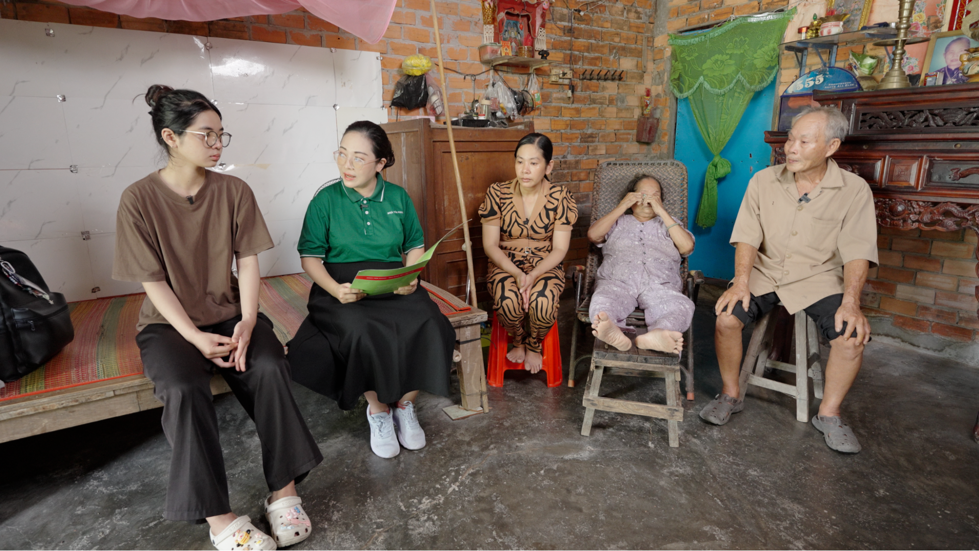 Nguyễn Thị Như Ý vừa học vừa làm thêm để tự trang trải chi phí và giữ lấy cơ hội đến giảng đường.
