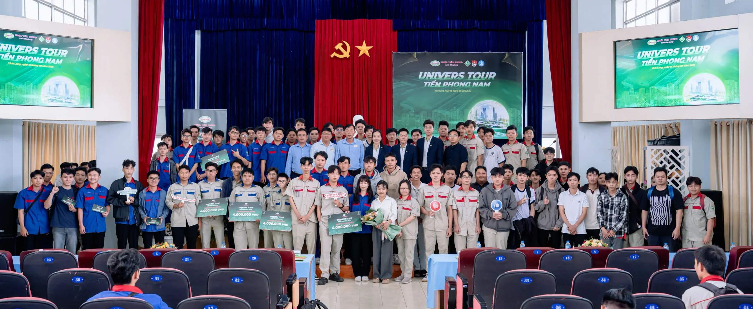 UNIVERS TOUR TIỀN PHONG NAM CÙNG SINH VIÊN ĐẠI HỌC CÔNG NGHỆ KỸ THUẬT VĨNH LONG CẬP NHẬT XU HƯỚNG XÂY DỰNG XANH