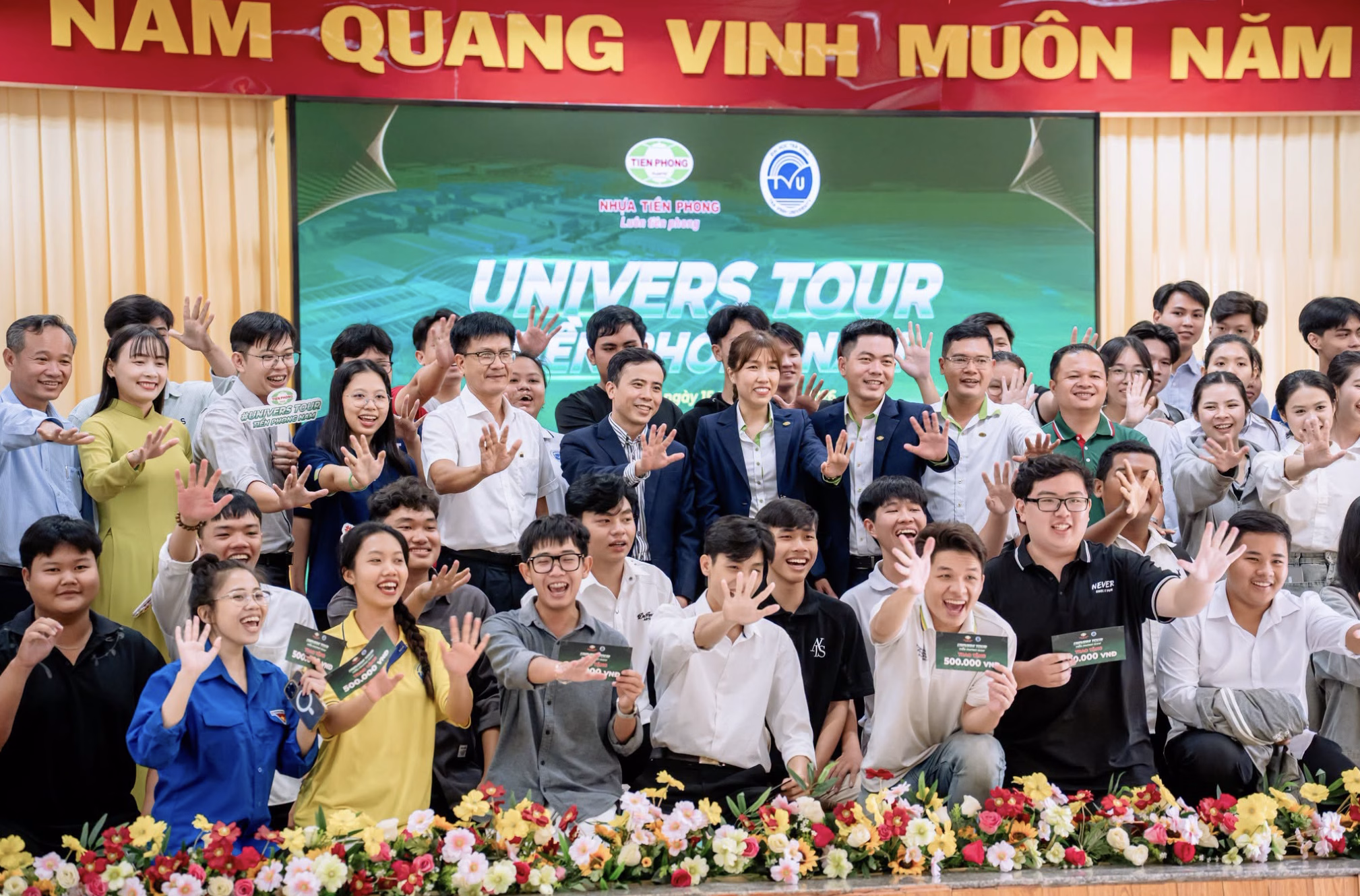 Univers Tour mở đầu cột mốc hợp tác giữa Trường Kỹ thuật và Công nghệ - Đại học Trà Vinh và Tiền Phong Nam.