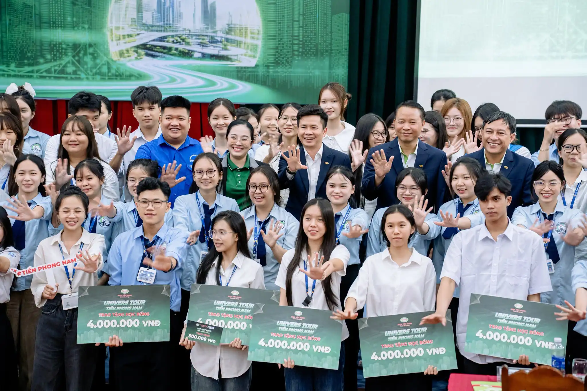 Những khoảnh khắc giao lưu, học hỏi và trải nghiệm cùng Tiền Phong Nam khép lại một hành trình ý nghĩa tại Trường Đại học Đồng Nai.