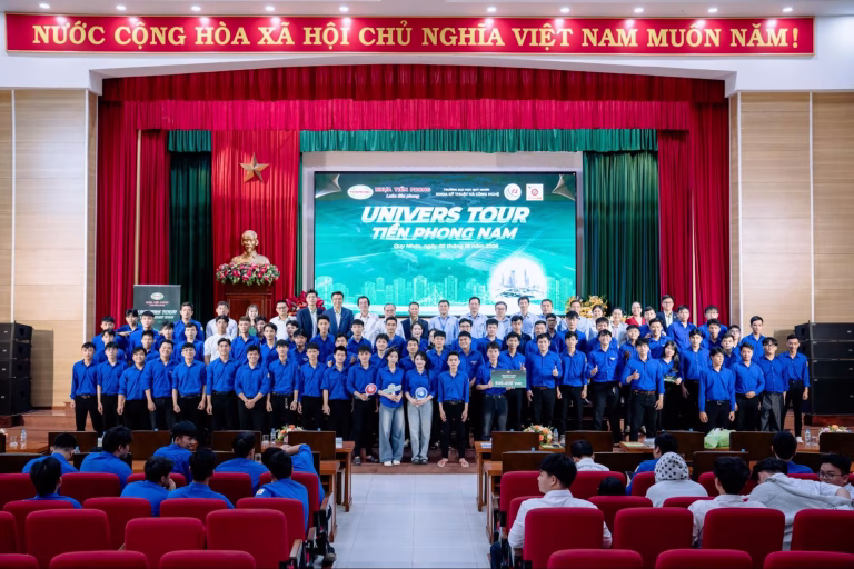 UNIVERS TOUR TIỀN PHONG NAM MỞ ĐẦU HÀNH TRÌNH MIỀN TRUNG TẠI ĐẠI HỌC QUY NHƠN